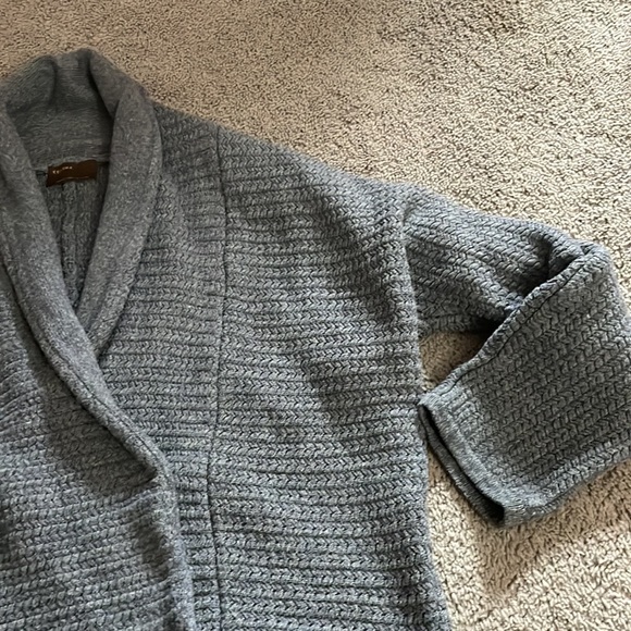 Really thick and soft sweater with snap closure - Picture 3 of 5